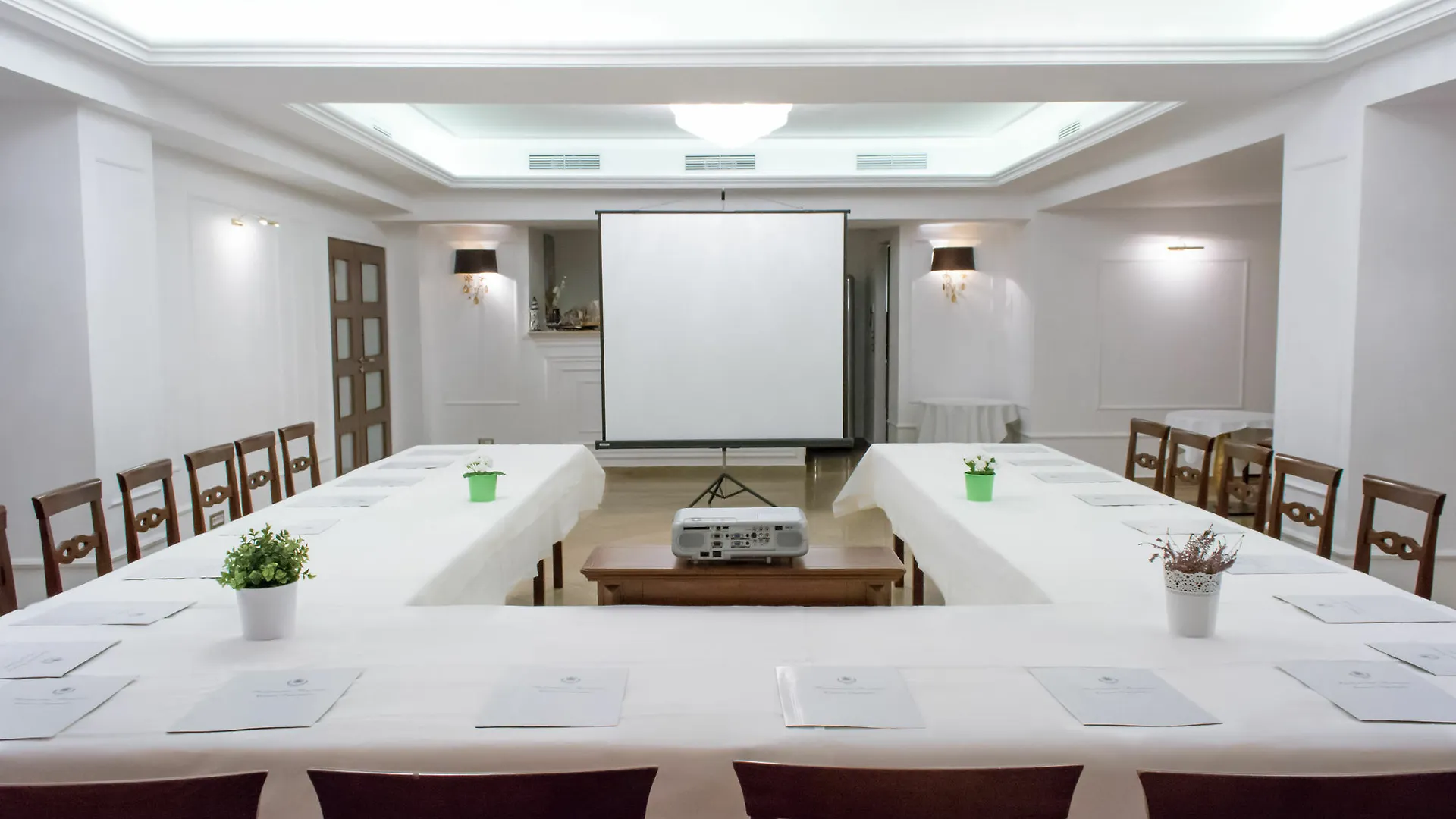 Hotel Decebal Bucharest 4*,